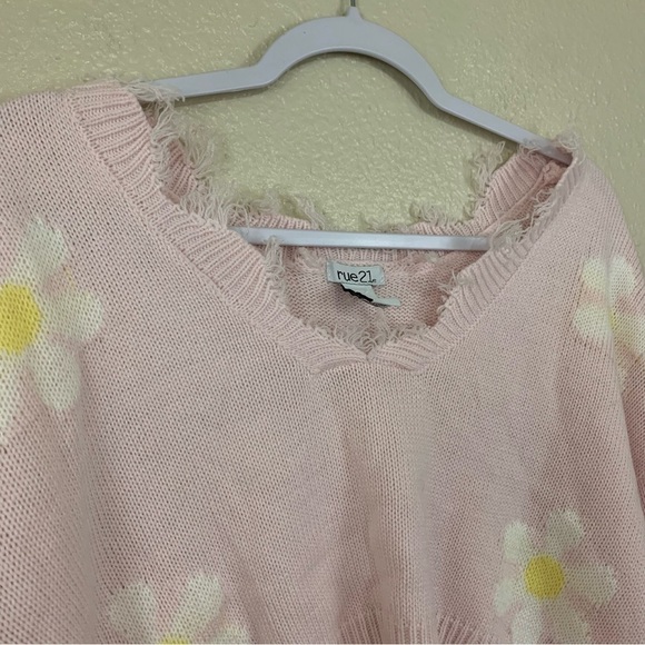 Rue 21 Light Pink Cropped Oversized Frayed  Hem Daisy Print Knit Sweater Size S - Picture 2 of 7